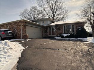 1885 Loganberry Ln, Crown Point, IN 46307