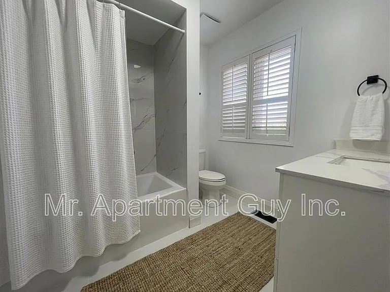 6687 Bansbridge Cres — Photo 9