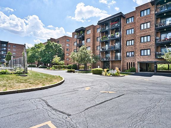 2nd image of 9382 Landings Ln Unit 405