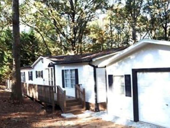 2nd image of 576 Nichols Rd