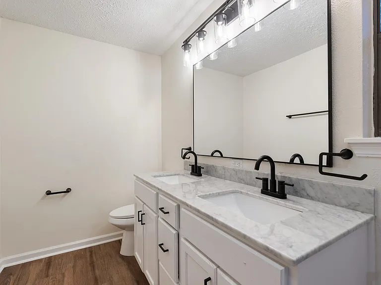 10 Woodbridge Dr — Photo 16