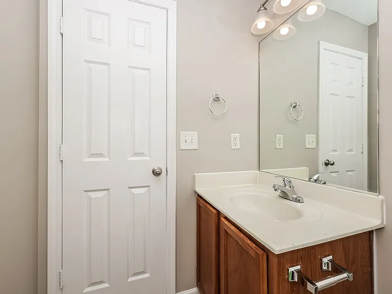 4060 George Buchanan Dr — Photo 13