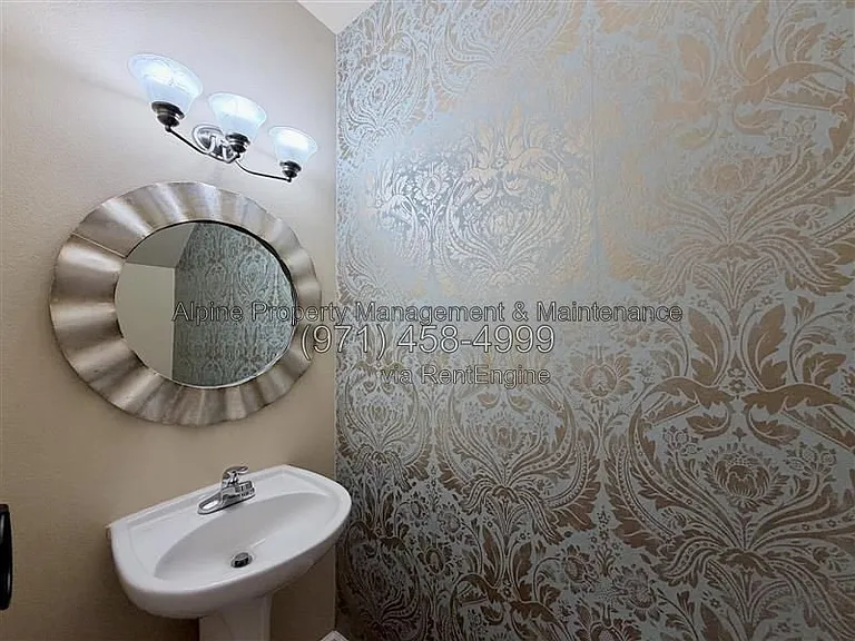 5758 NE Damsel Dr — Photo 16