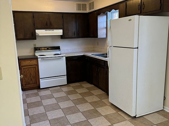 Refrigerator and stove included