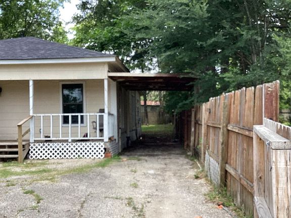 2nd image of 209 Hoskins Ave