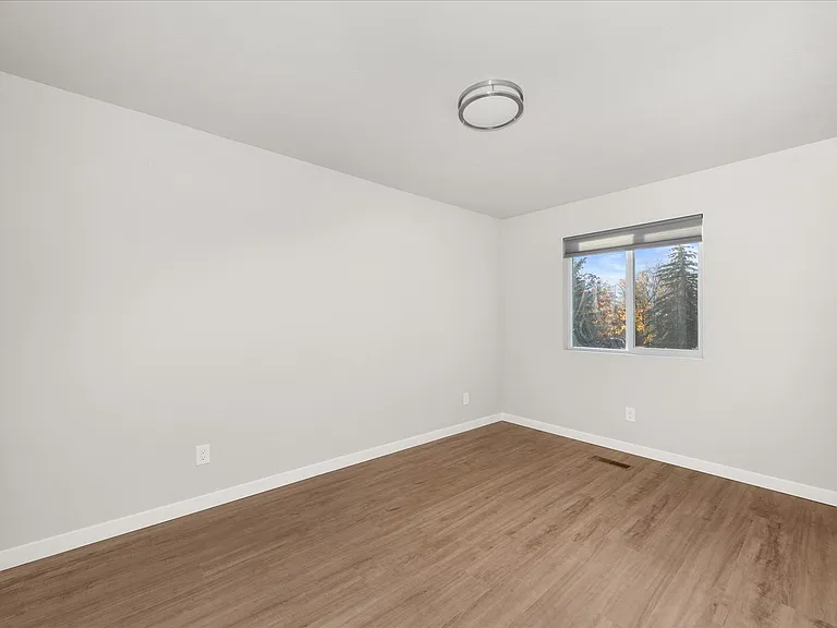 2202 E Rich Ave — Photo 11