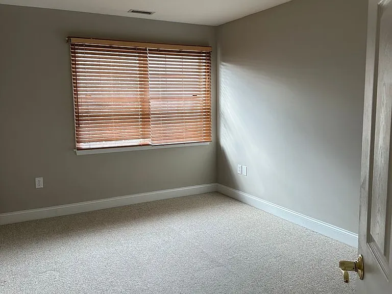 121 Oak Hill Ln — Photo 11