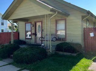 912 E 9th St, Muscatine, IA 52761