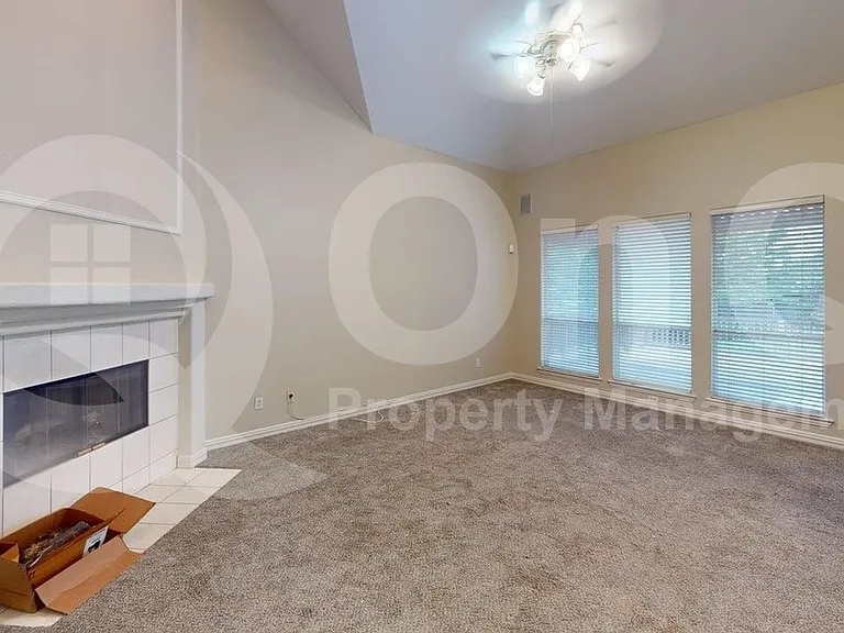 923 Granview Dr — Photo 7