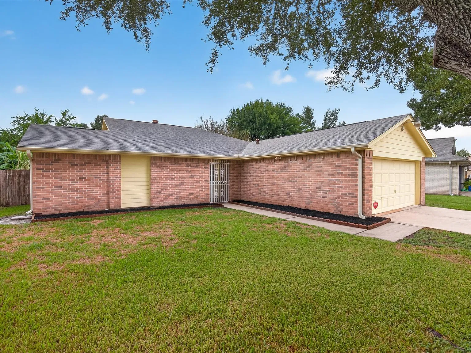 4 bed, 2.0 bath, 1545 sqft, $1,900 — Photo 2
