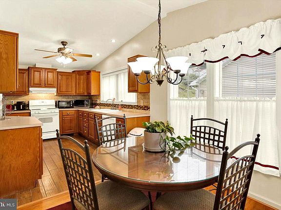 4th image of 119 Allison Pl