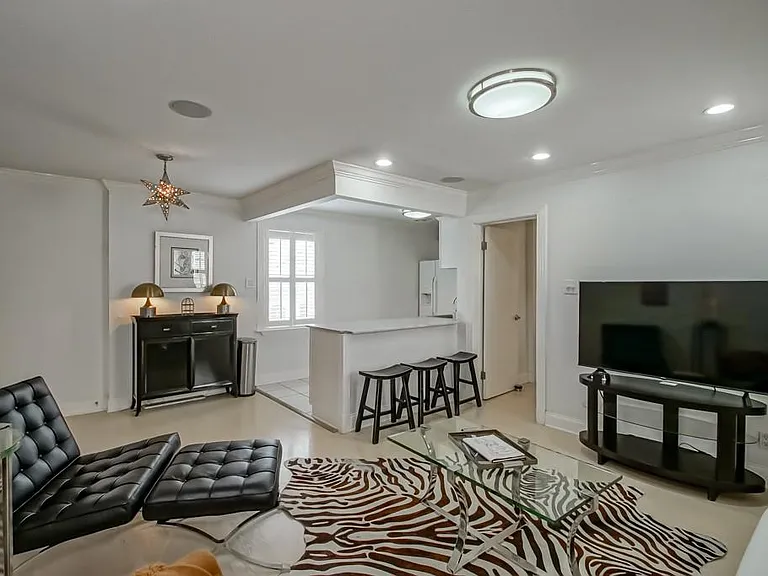 1323 Dauphine St #3 — Photo 3