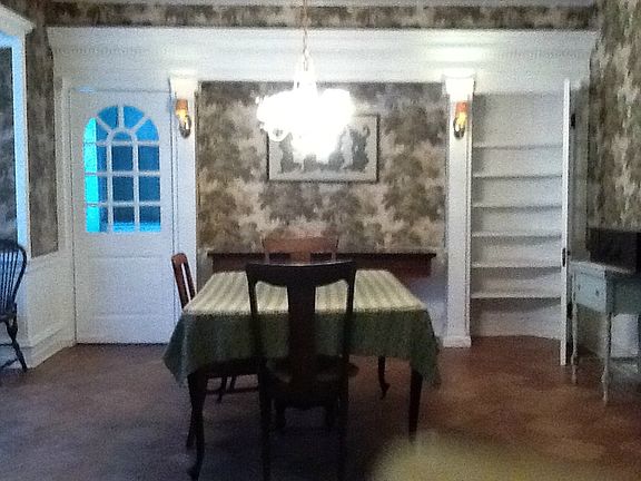 Din Rm china cab & pantry dr