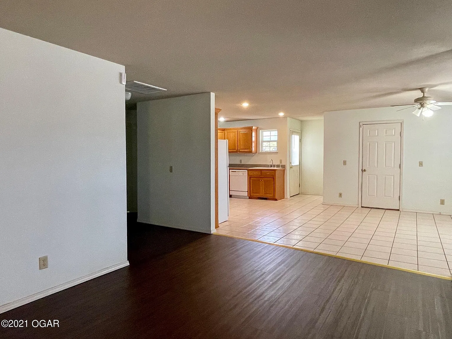 3 bed, 2.0 bath, 1677 sqft, $1,300 — Photo 3