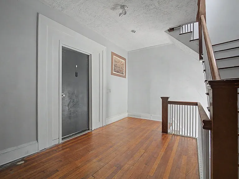 1872 North Ave — Photo 6