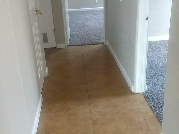 4th image of 712 Mogford St