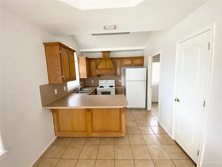 808 N Cross Ln #3 — Photo 5