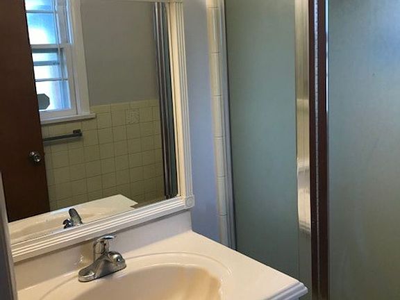 4th image of 616 Broadmoor Dr APT D