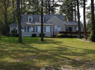 924 Blackbeard Pond Rd, Hague, VA 22469