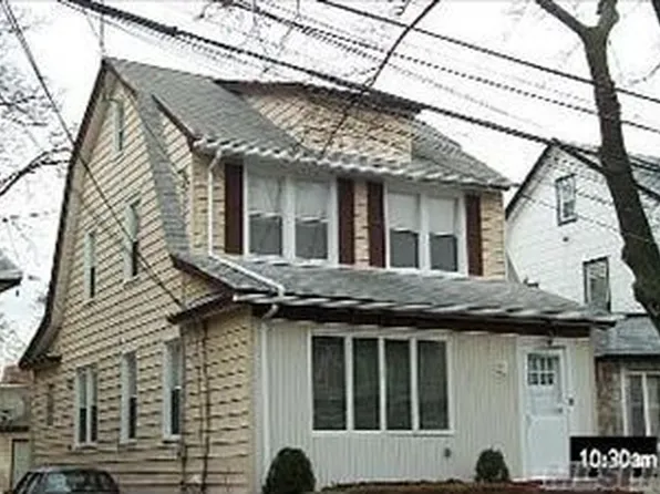 7 Stark Pl, Lynbrook, NY 11563