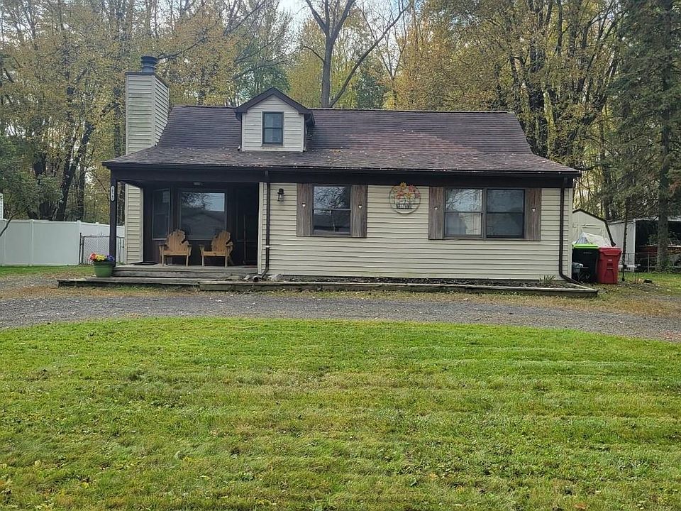 1st image of 26340 Campau Ln