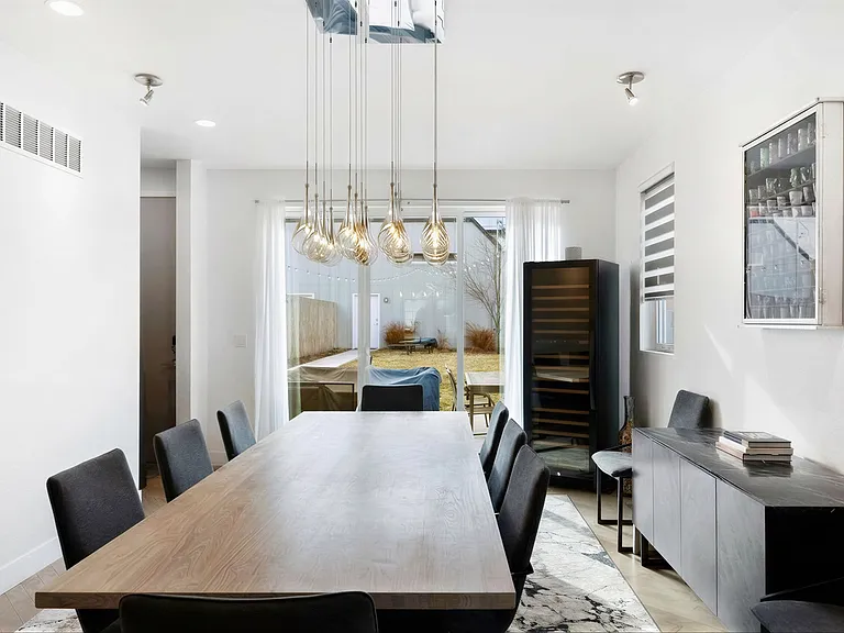 2037 N Hooker St #L — Photo 16