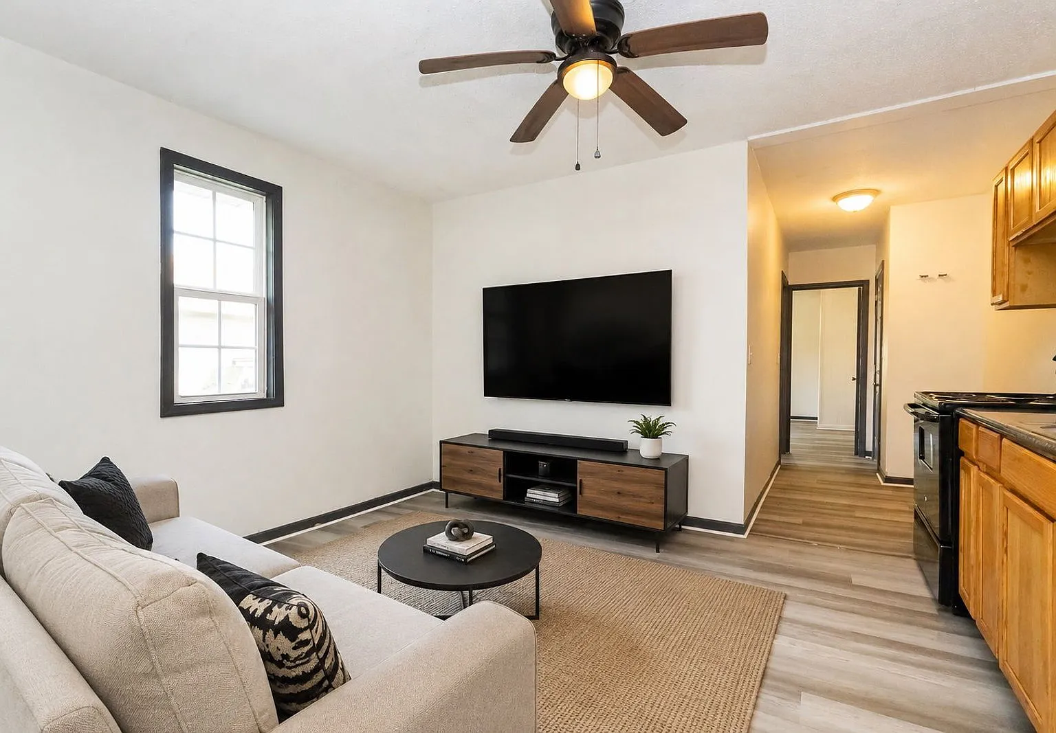 2 bed, 1.0 bath, $1,025 — Photo 2