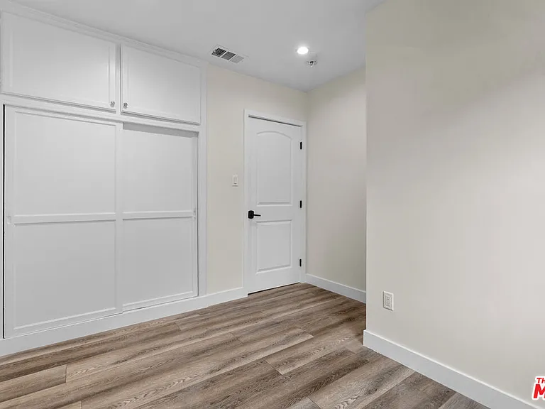18343 Calvert St — Photo 18