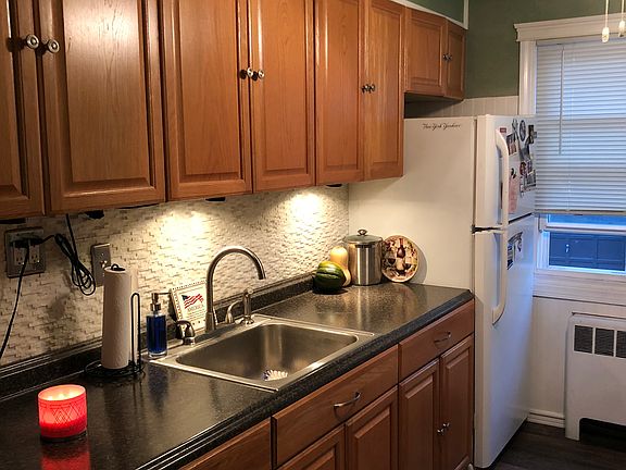 4th image of 28 Seth Ct