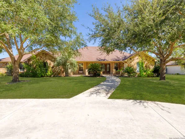 1630 EMBASSY RD, Pleasanton, TX 78064