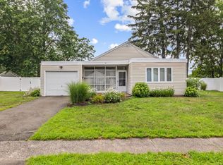 24 Manor Cir, East Hartford, CT 06118