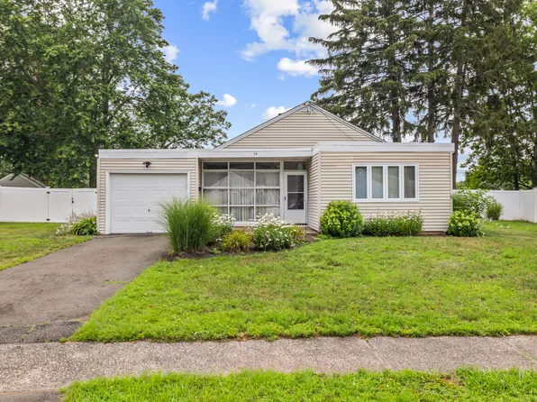 24 Manor Circle, East Hartford, CT 06118