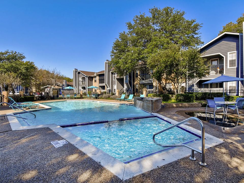 Relax by our sparkling swimming pool surrounded by lush landscaping and plenty of space to lounge under the Texas sun.