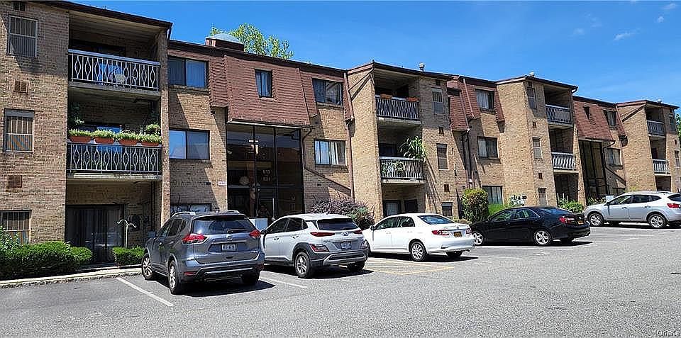2nd image of 614 Kennedy Dr #614