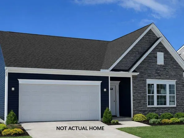 326 White Pines Dr, Bellefontaine, OH 43311