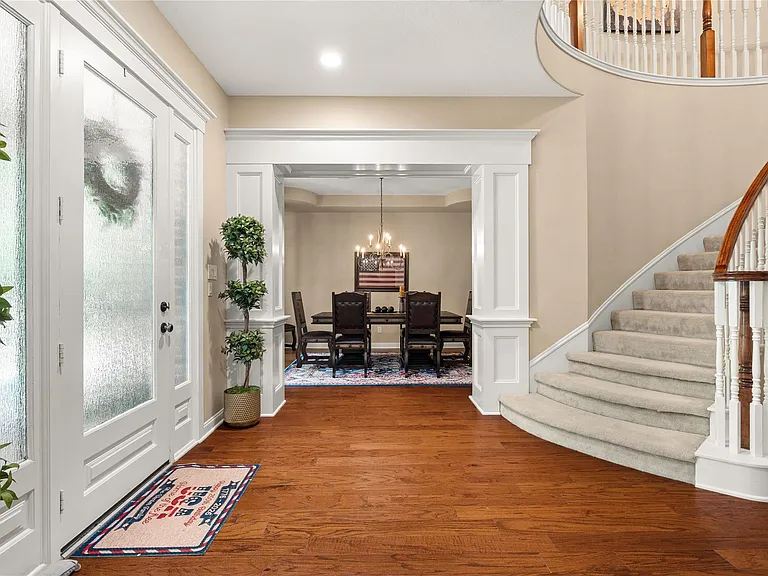 131 E Beckonvale Cir — Photo 8