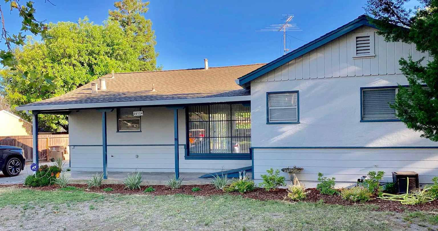 20724 Sunrise Dr photo 1
