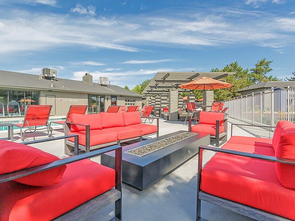 Fire Pit and Lounge