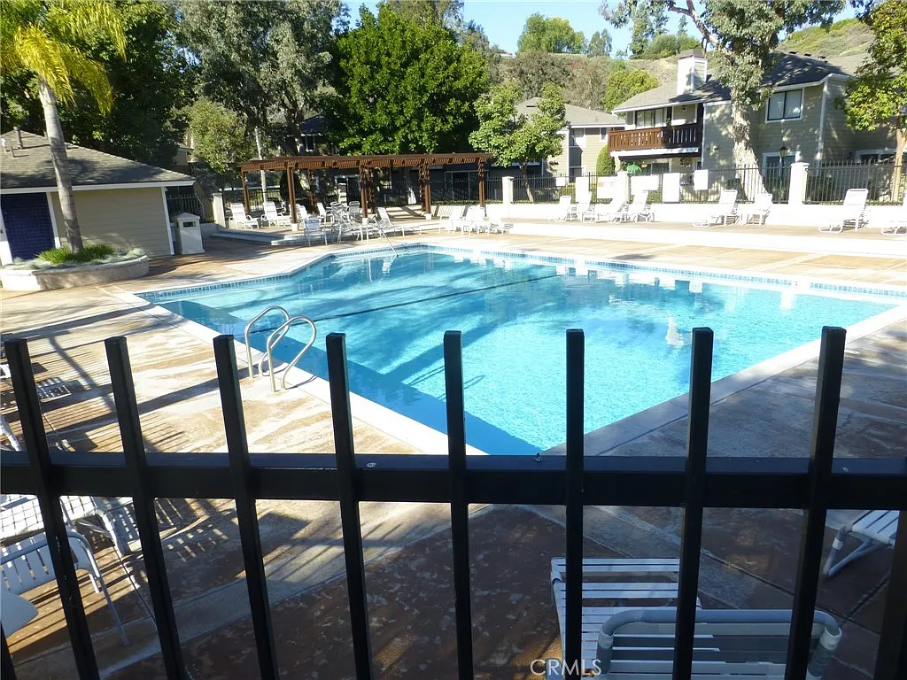 3 bed, 1165 sqft, $3,500 — Photo 3