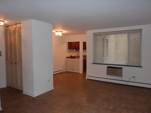 5th image of 515 W Wrightwood Ave APT 209