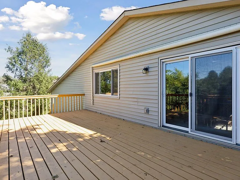 Deck with privacy