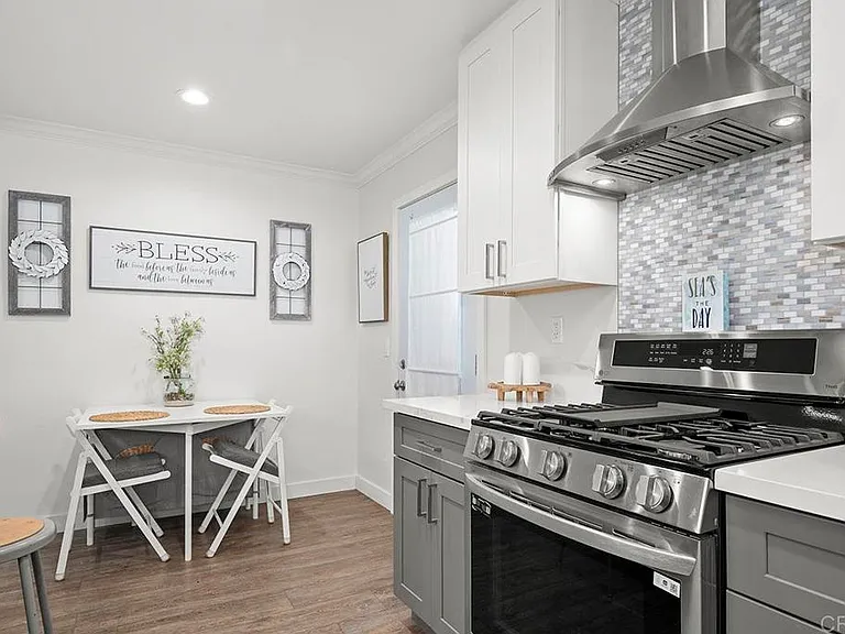 586 Del Mar Ave — Photo 5