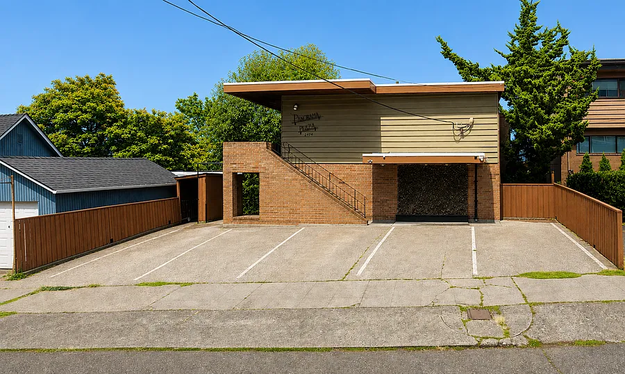 2484 Dexter Ave N #4