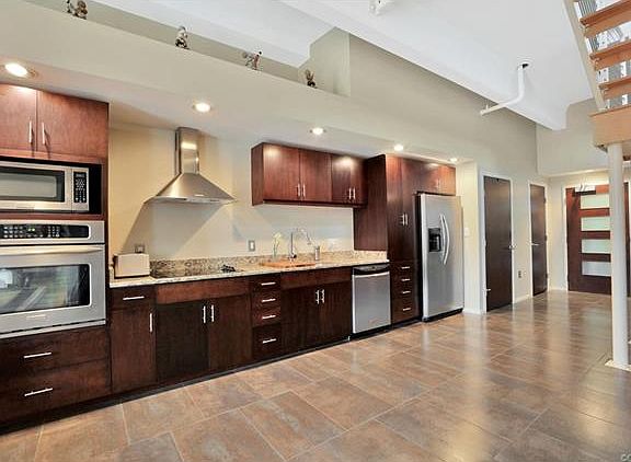 5th image of 112 E Clay St #U4c
