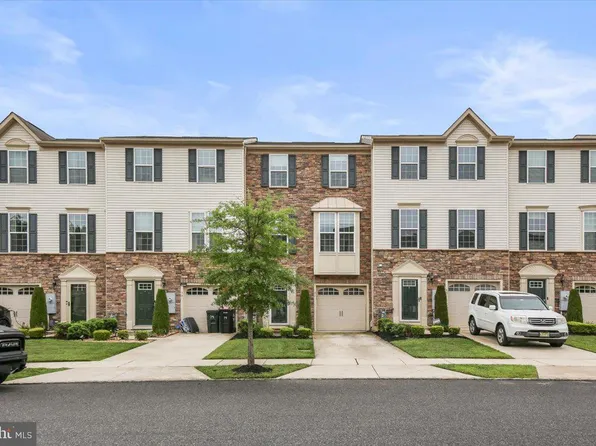 81 Village Green Ln, Sicklerville, NJ 08081