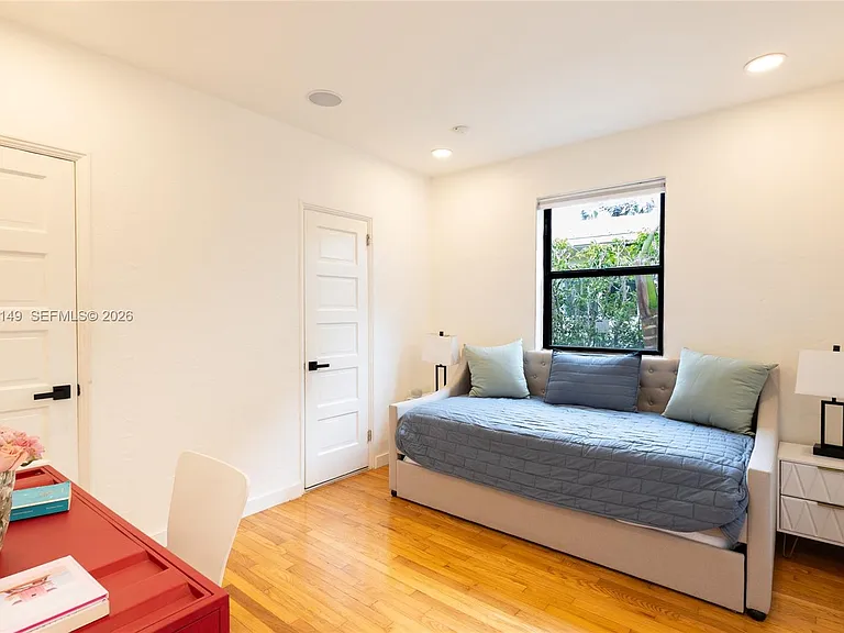 4230 Royal Palm Ave — Photo 14