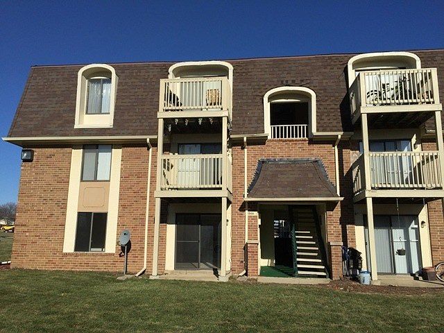 1st image of 1866 Somerset Dr