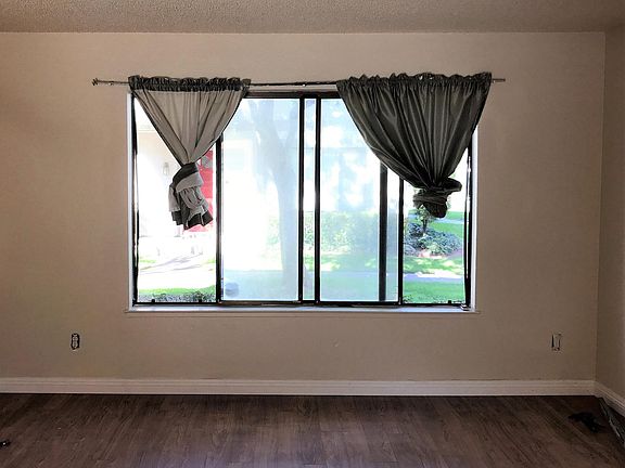 5th image of 4933 Flat Rock Cir