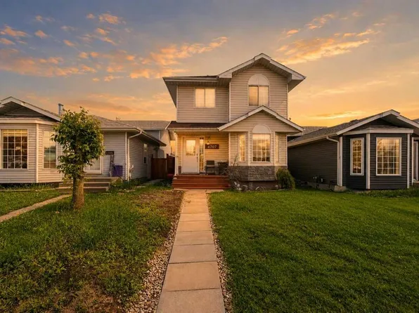 4707 W 44th St, Sylvan Lake, AB T4S 1N5
