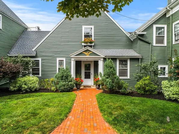 8 Franklin St Unit 19, Marblehead, MA 01945